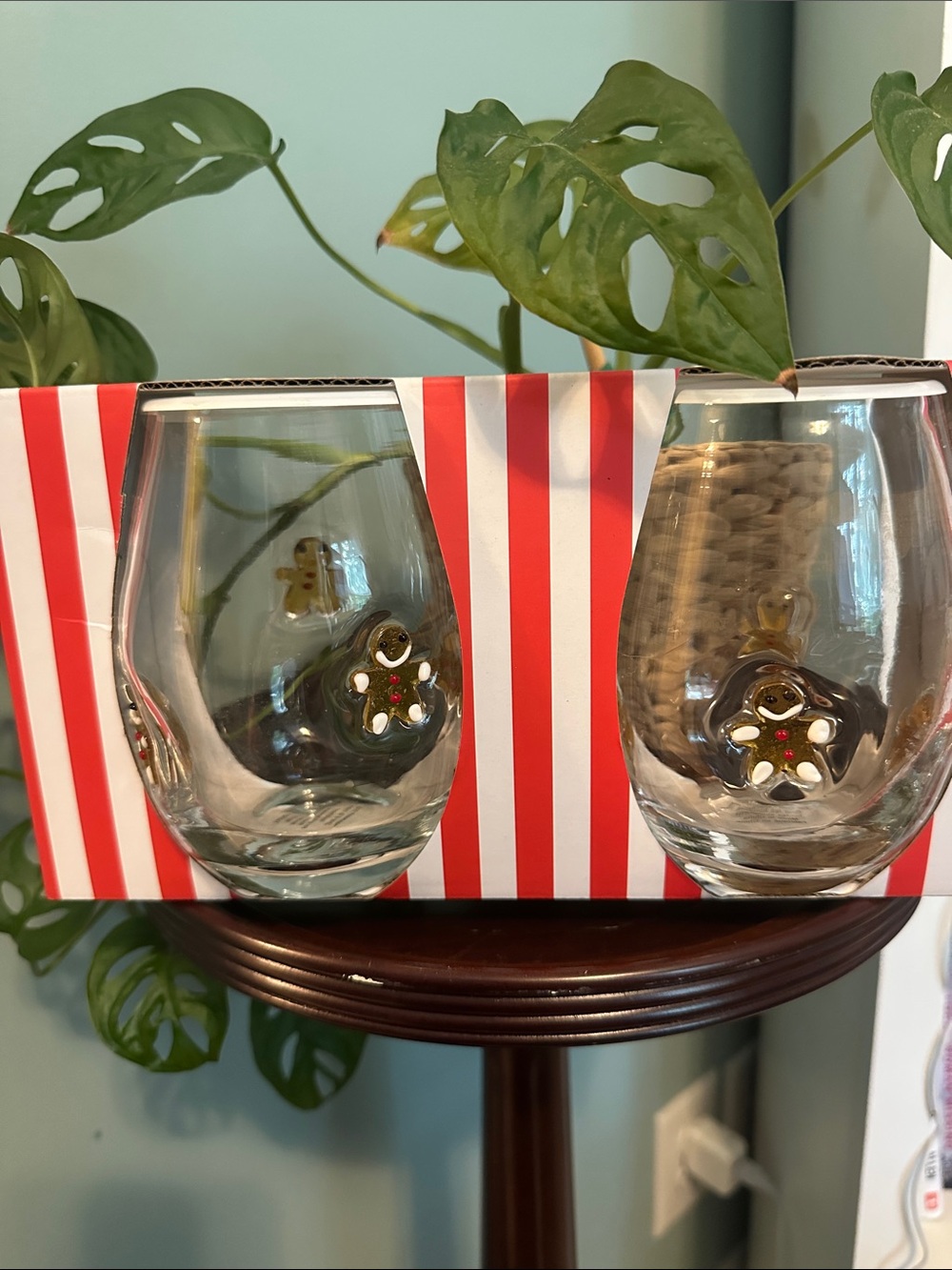 Set of 2 Stemless Glasses with Gingerbread Accent